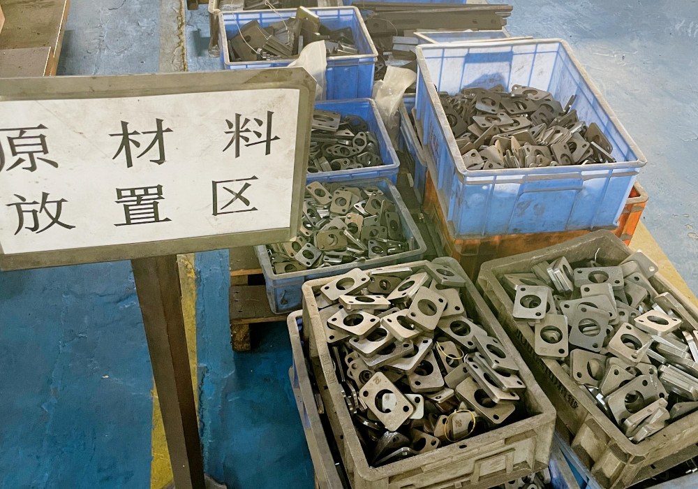 选择材料对冲压模具性能的影响