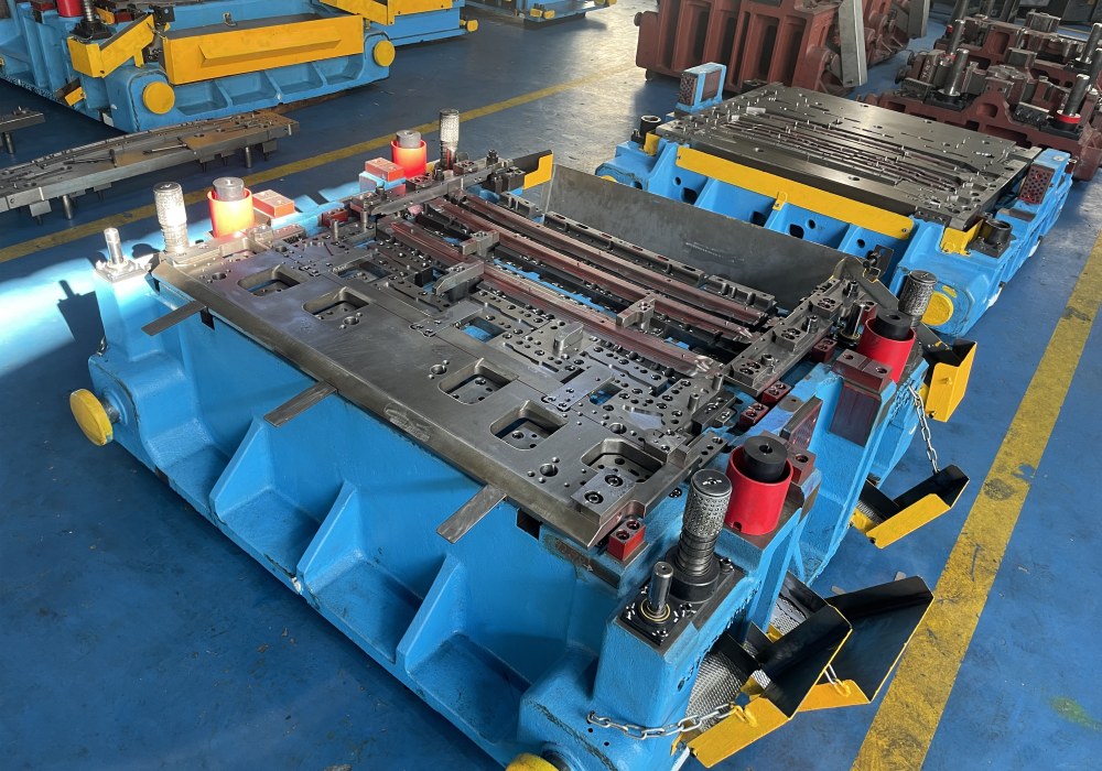 冲压模具中连续模的特点与东日科技的专业优势